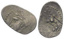 Gallien. Bituriges.

 Quinar (Silber).
Vs: Kopf links.
Rs: Pferde nach links stehend, darüber Zweig, CAM.

20 mm. 1,95 g. 

de la Tour 4139; D...
