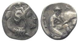 Kalabrien. Tarent.

 Diobol (Silber). Ca. 302 - 280 v. Chr.
Vs: Kopf der Athena mit einem mit Skylla dekorierten attischen Helm rechts.
Rs: Herakl...