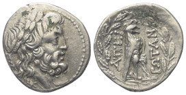 Epiros. Koinon der Epiroten.

 Drachme (Silber). Ca. 232 - 168 v. Chr.
Vs: Kopf des dodonäischen Zeus mit Eichenlaubkranz rechts; dahinter Monogram...