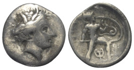 Lokris. Lokri Opuntii. Opous.

 Triobol (Silber). Ca. 340 - 330 v. Chr.
Vs: Kopf der Demeter mit Ährenkranz rechts.
Rs: Nackter Ajax mit Helm, Sch...