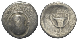 Boiotien. Boiotischer Bund.

 Hemidrachme (Silber). Ca. 395 - 340 v. Chr.
Vs: Boiotischer Schild.
Rs: Kantharos, darüber Keule.

14 mm. 2,41 g. ...