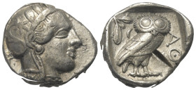 Attika. Athen.

 Tetradrachme (Silber). Ca. 454 - 404 v. Chr.
Vs: Kopf der Athena mit ölzweiggeschmücktem attischem Helm, Ohranhänger und Halskette...