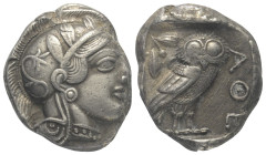 Attika. Athen.

 Tetradrachme (Silber). Ca. 454 - 404 v. Chr.
Vs: Kopf der Athena mit ölzweiggeschmücktem attischem Helm, Ohranhänger und Halskette...