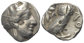 Attika. Athen.

 Tetradrachme (Silber). Ca. 454 - 404 v. Chr.
Vs: Kopf der Athena mit ölzweiggeschmücktem attischem Helm, Ohranhänger und Halskette...