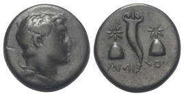 Pontos. Amisos.

 Bronze. Ca. 125 - 100 v. Chr.
Vs: Kopf des Perseus mit Himation über der Schulter rechts.
Rs: Zwei Pilei mit Stern darüber, dazw...