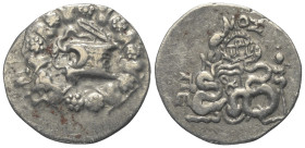 Mysien. Pergamon.

 Cistophor (Silber). Ca. 166 - 67 v. Chr.
Vs: Cista mystica mit halb geöffnetem Deckel, aus der sich eine Schlange herauswindet;...