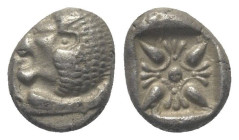 Ionien. Milet.

 Diobol (Silber). Ca. 520 - 470 v. Chr.
Vs: Löwenprotome mit zurückgewandtem Kopf und aufgerissenem Maul nach rechts.
Rs: Florales...