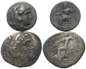 Griechische Münzen - Lots.


Alexander III. (Königreich Makedonien).

Lot (2 Stück, Silber): Tetradrachme; ca. 4. - 3. Jhdt. v. Chr.

Sehr schö...
