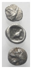 Griechische Münzen - Lots.


Unter anderem: Teos (Ionien) / Mylasa (Karien).

Lot (3 Stück, Silber): Tetartemorion; ca. 6. - 4. Jhdt. v. Chr.

...
