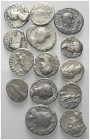 Römische Münzen - Lots. Kaiserzeit.


Lot (14 Stück, Silber): Denare und Antoniniani.
Faustina I. (gest. 141 n. Chr.), Pertinax (193 n. Chr.), Ela...