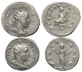 Römische Münzen - Lots. Kaiserzeit.


Lot (2 Stück, Silber): Antoniniane des Volusianus (251 - 253 n. Chr.).

Ein Stück fast vorzüglich, ein Stüc...