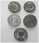 Römische Münzen - Lots. Kaiserzeit.


Lot (5 Stück, Kupfer): Antoniniane des Aurelianus (270 - 275 n. Chr.).

Sehr schön.

Verkauft wie besehen...