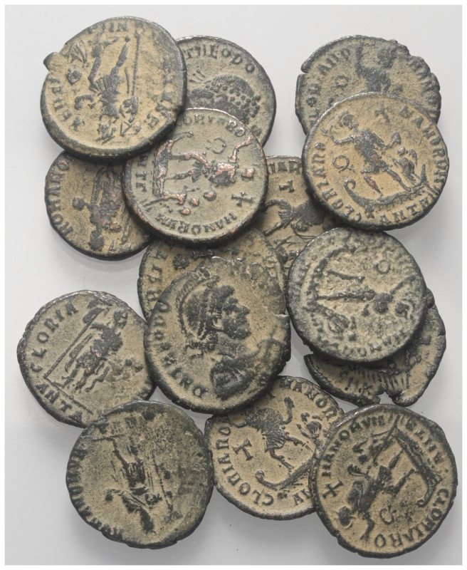 Römische Münzen - Lots. Kaiserzeit.


Lot (15 Stück, Kupfer): Bronzemünzen de...