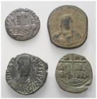 Byzantinische Münzen - Lots.


Verschiedene Herrscher.

Lot (4 Stück, Kupfer): Follis, ca. 5. - 10. Jhdt. n. Chr.

Sehr schön - fast sehr schön...