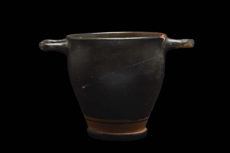 GREEK CAMPANIAN POTTERY BLACKWARE SKYPHOS
Apulian, Ca. 400-300 BC. 
An elegant...