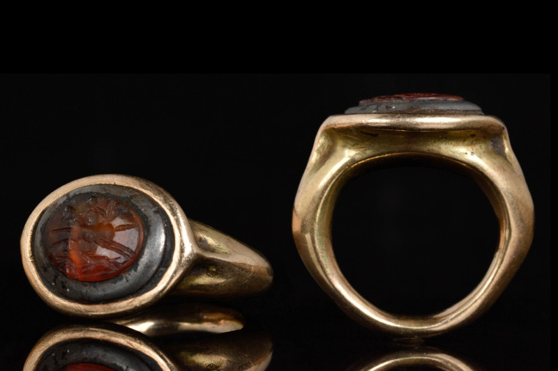 ROMAN HUNTER ON HORSEBACK CARNELIAN INTAGLIO GOLD RING
Ca. 100 AD. 
A gold rin...