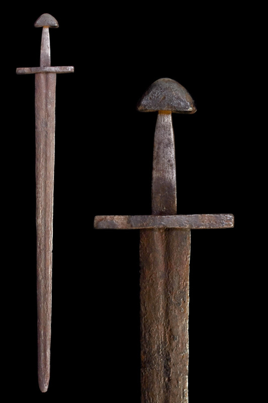 LATE VIKING / NORMAN SWORD WITH ANGULAR TEA COSY POMMEL
Ca. 1050-1250 AD. 
A s...