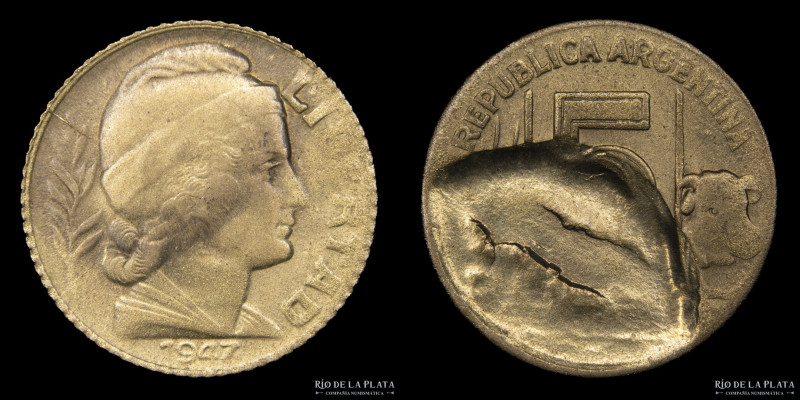Argentina. Error. 5 Centavos 1947. Incuso parcial. Bronce; 17mm; 2.03g. (UNC)
E...