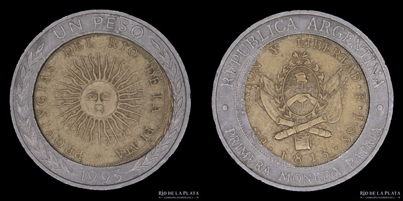 Argentina. Error. 1 Peso 1995. Huevo frito (perforación incompleta de aro). Bime...
