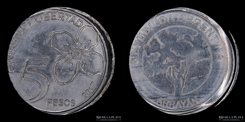 Argentina. Error. 5 Pesos 2017. Acero enchapado en nickel; 23mm; 7.28g. Descentr...