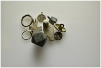 Mixed lot 9 pieces SOLD AS SEEN NO RETURNS.