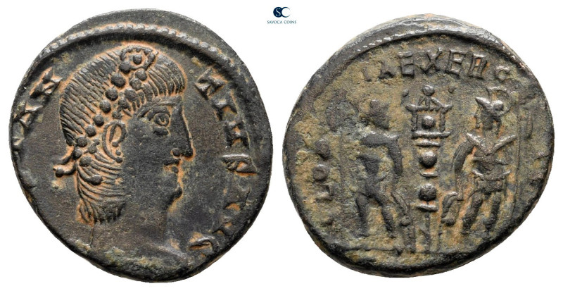 Constantius II AD 347-361. Uncertain mint
Follis Æ

16 mm, 1,97 g



very...