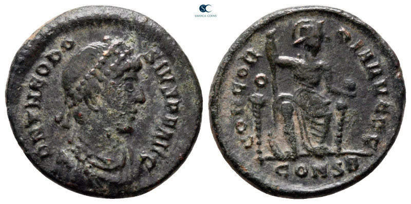 Theodosius I AD 379-395. Constantinople
Follis Æ

19 mm, 2,88 g



very f...