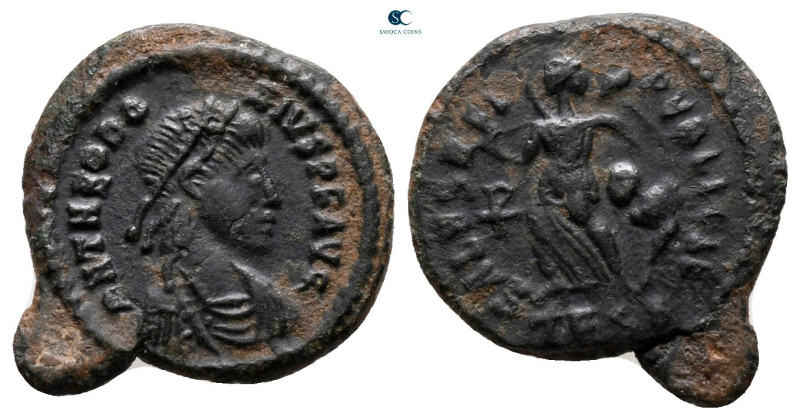 Theodosius I AD 379-395. Thessaloniki
Follis Æ

17 mm, 1,40 g



very fin...