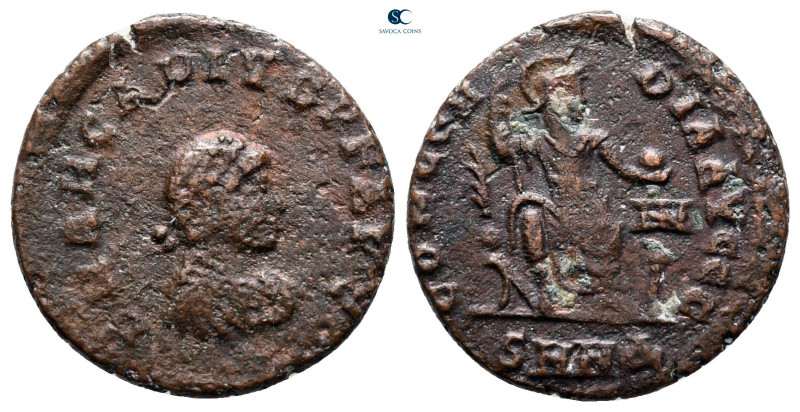 Arcadius AD 383-408. Heraclea
Follis Æ

18 mm, 2,16 g



nearly very fine...