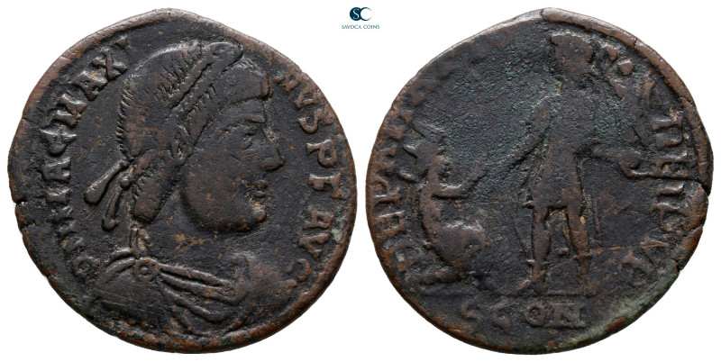 Magnus Maximus AD 383-388. Arelate (Arles)
Follis Æ

24 mm, 3,37 g



ver...