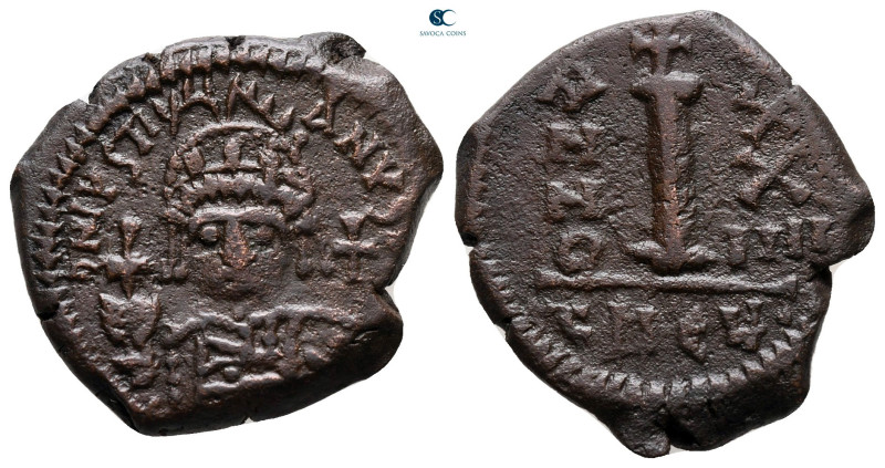 Justinian I AD 527-565. Theoupolis (Antioch)
Decanummium Æ

21 mm, 4,70 g

...