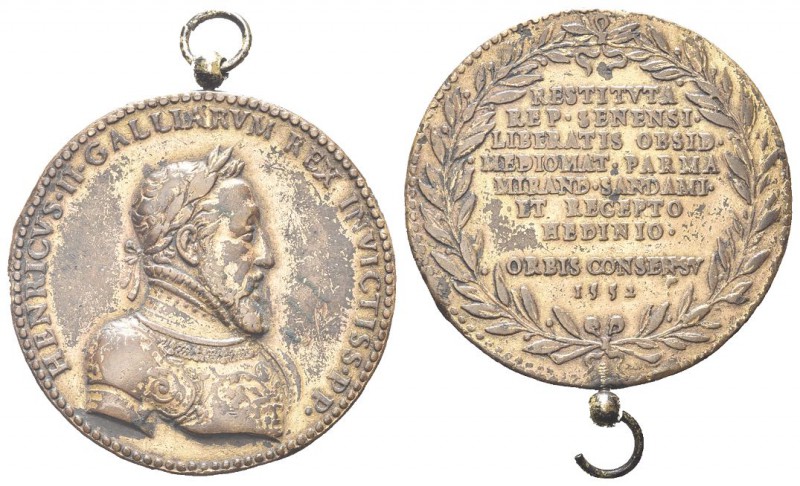 SIENA
Enrico II di Valois, 1519-1559. Medaglia 1552. 
Æ dorato gr. 36,39 mm. 5...