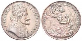 ROMA
Innocenzo XI (Benedetto Odescalchi), 1676-1689. Medaglia 1679 opus G. Hamerani.
Æ gr. 47,58 mm 48,5
Dr. INNOCEN - XI PONT MAX. Busto a d., con...