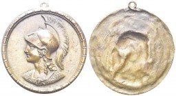 ITALIA
Minerva. Placchetta uniface con anello secolo XV-XVI ?.
Æ gr.186,94 mm 100
Dr. Busto di Minerva a s., con elmo corinzio e corazza con gorgon...