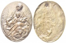 ITALIA
Madonna col Bambino, XVII secolo. Placchetta uniface ovale di scuola italiana.
Æ gr. 99,1 mm 72x93,5 
Dr. Vergine a capo scoperto, ampiament...