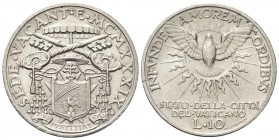 ROMA
Sede Vacante (Card. Cam. Eugenio Pacelli), 1939. 10 Lire 1939.
Ag 
Dr. Stemma del Cardinale Pacelli su croce di Malta, sormontato da croce, ga...