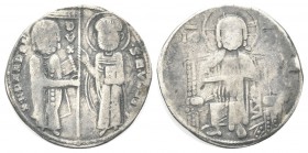VENEZIA
Enrico Dandolo Doge XLI, 1192-1205. Grosso.
Ag gr. 1,98
Dr. X H DLNDOL - S M VENETI. San Marco consegna il vessillo al doge. Rv. Il Redento...