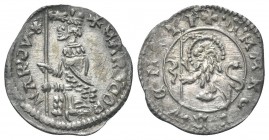 VENEZIA
Marco Corner Doge LIX, 1365-1368. Soldino.
Ag gr. 0,54
Dr. MARC COR - NAR DVX. Il doge, inginocchiato verso s., tiene il vessillo, simbolo ...