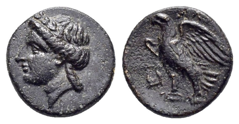 CARIA. Halikarnassos.(Mid 4th-3rd centuries BC).Ae.

Obv : Laureate head of Apol...