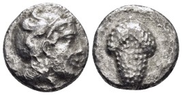 CILICIA. Soloi.(Circa 410-375 BC). Stater.

Obv : Helmeted head of Athena right.

Rev : Grape bunch on vine; uncertain letters around.
SNG BN 174...