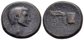 ASIA MINOR. Uncertain. Octavian? (Circa 30 BC). Ae.

Obv : Bare head right.

Rev : Hasta, sella quaestoria and fiscus.
RPC I online 5409.

Condition :...