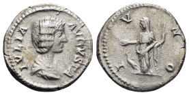 JULIA DOMNA (Augusta, 193-217).Rome.Denarius.

Ob v: IVLIA AVGVSTA.
Draped bust right.

Rev : IVNO.
Juno standing left, holding patera and sceptre; to...