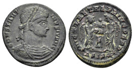 CONSTANTINE II (Caesar, 316-337). Follis. Siscia.

Obv : CONSTANTINVS IVN N C.
Laureate, draped and cuirasssed bust right.

Rev : VICT LAETAE PRINC PE...
