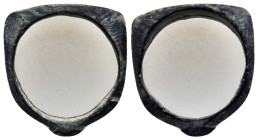 ANCIENT ROMAN BRONZE RING.(3rd–4th centuries).Ae.

Weight : 5.1 gr
Diameter : 22 mm