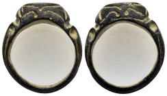 ANCIENT ROMAN BRONZE RING.(3rd–4th centuries).Ae.

Weight : 9.2 gr
Diameter : 26 mm