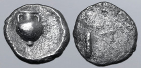 Etruria, Populonia AR Unit. 4th century BC. Amphora / Large I (mark of value). Unpublished, for obv. type, cf. EC I, 129; Roma XVI, 9 (hammer: £2,400)...