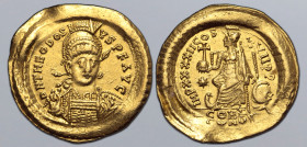 Theodosius II AV Solidus. Constantinople, AD 441-450. D N THEODOSIVS P F AVG, pearl-diademed, helmeted and cuirassed bust facing slightly to right, ho...