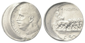 REGNO D’ITALIA
Vittorio Emanuele III, 1900-1943.
Curiosità o difetto di conio 50 Centesimi 1920 Roma, Leoni, bordo liscio.
Ni 
Dr. Busto a s. in u...