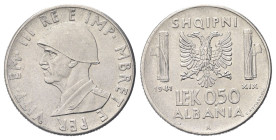 REGNO D’ALBANIA
Vittorio Emanuele III, 1939-1943.
0,50 Lek 1941 a. XIX Roma.
Ac 
Dr. Semibusto del sovrano in uniforme con testa elmata rivolta a ...