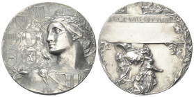 MILANO
Durante Vittorio Emanuele III, 1900-1946.
Medaglia premio comune di Milano dal 1906.
Ag gr. 103, 83 mm 54,6
Dr. Busto dell’Italia turrita; ...